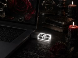 01_Totenschädel mit Schmetterling - USB-Stick, LED weiß, 64 GB_Aw_80